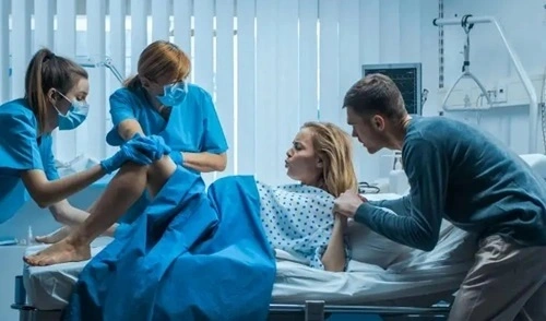 Husband Allowed In Labour Room